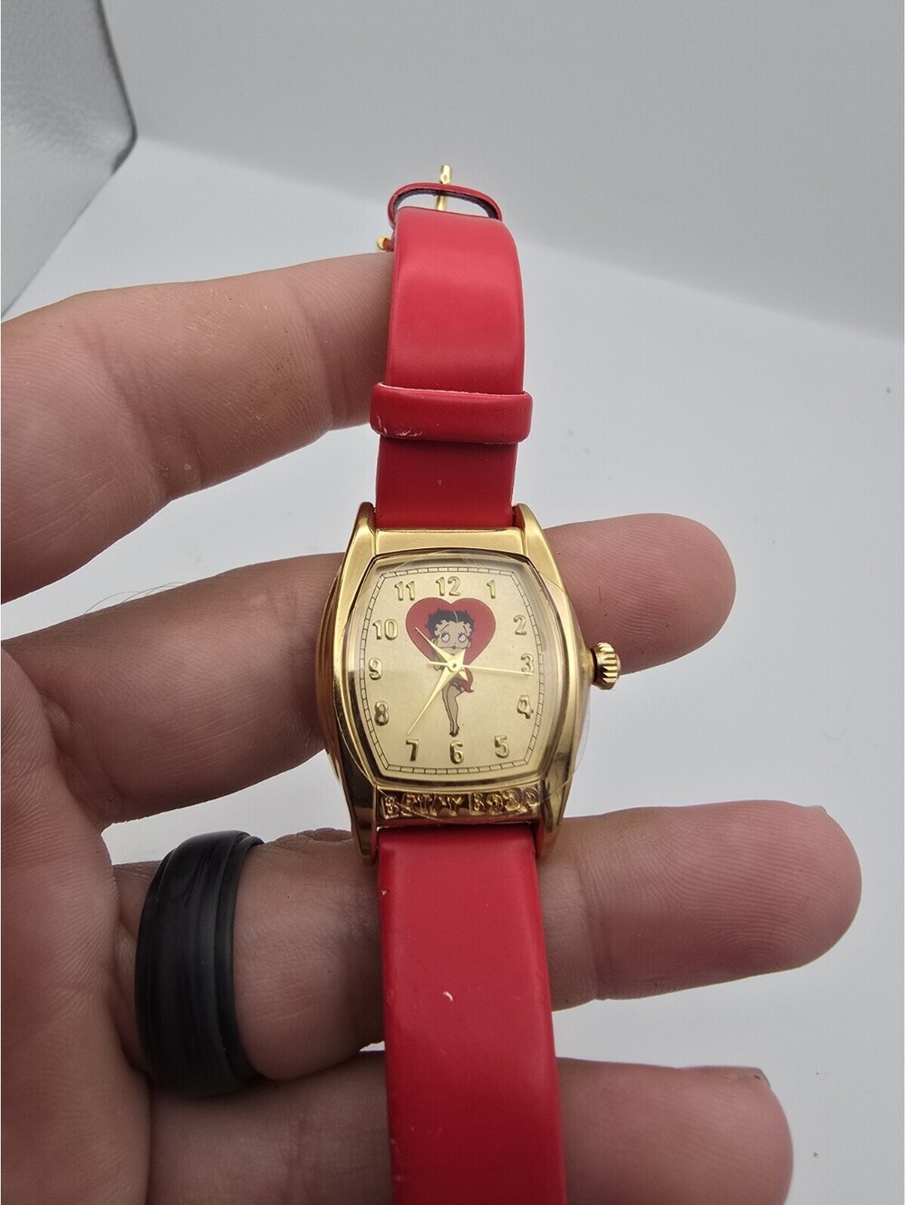 Women's BETTY BOOP Classic Gold Tone Heart Watch, Red Band, 26mm, Quartz, Runs